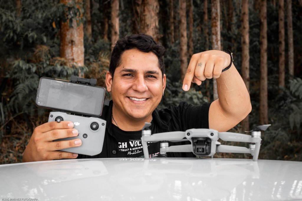 ¿NECESITAS UN DRONE?
Realizamos vídeo y fotografía aérea, hacemos que tu idea sea más real con nuestro servicio profesional.

Adquiere más información escribiendo al 315 651 6798 
Disponible para Tuluá, Andalucía y Bugalagrande y alrededores